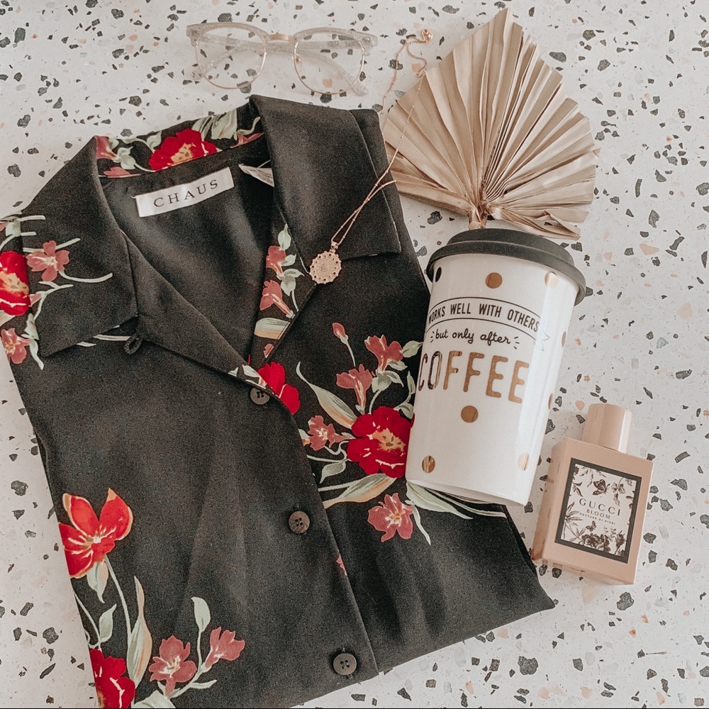 Chaus Sheer Black Floral Short Sleeve Souvenir Blouse SZ 8